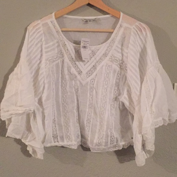 NWT cropped lace top with bell sleeves - Picture 5 of 7